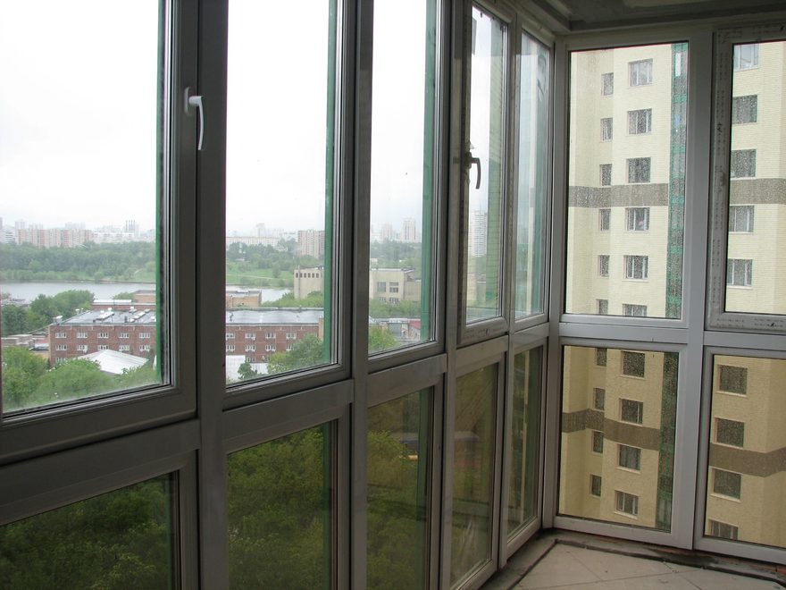 Панорамное остекление балкона — квартира — угловой балкон в пол, Челябинск